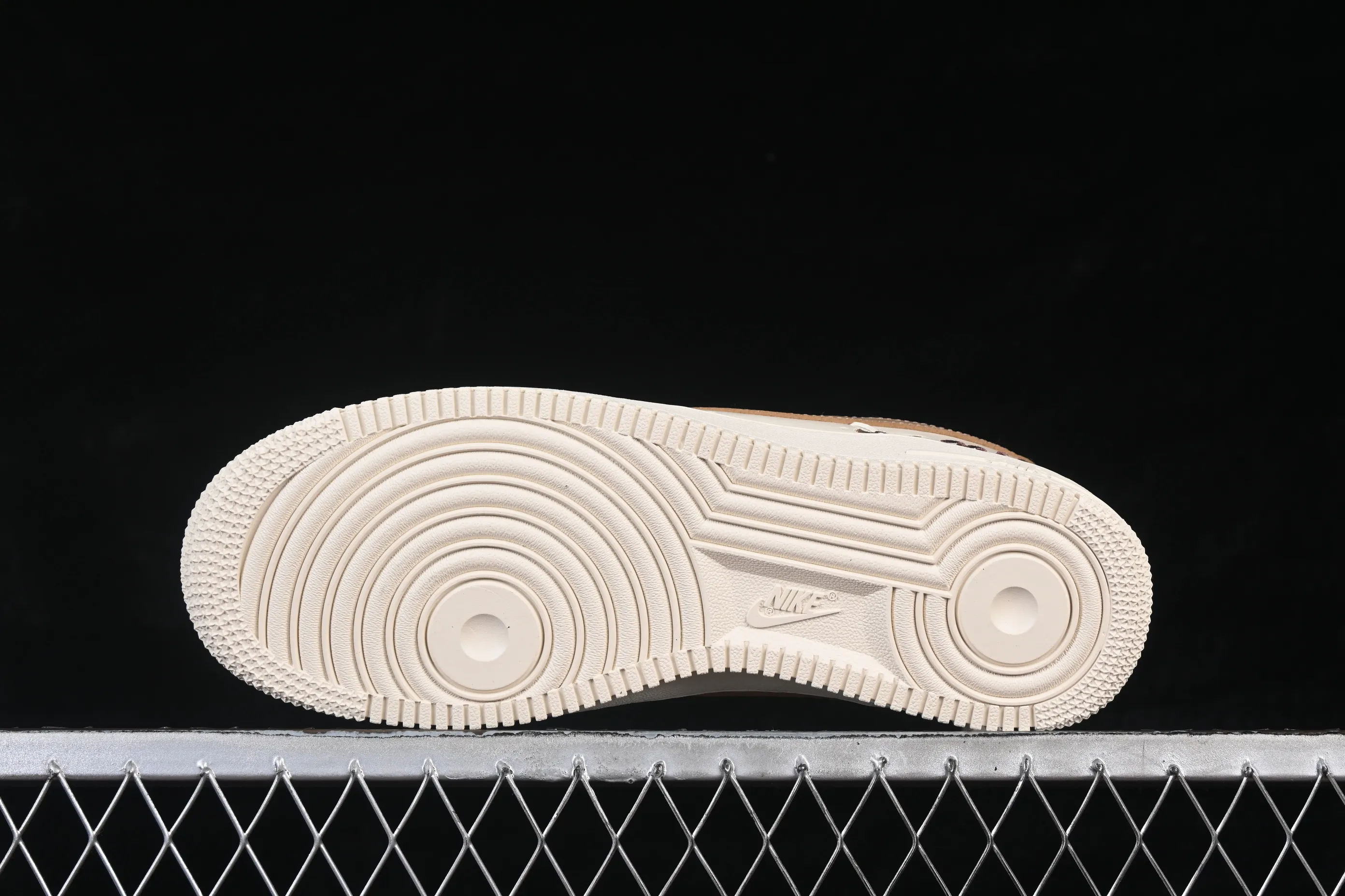 All categories Nk Air Force 1 Air Force series Nk Air Force 1 Low Air Force low-top Nike Air Force 1'07 Low Milk coffee white brown three small hooks Air Force 1 low-top casual sneakers NH0601-584